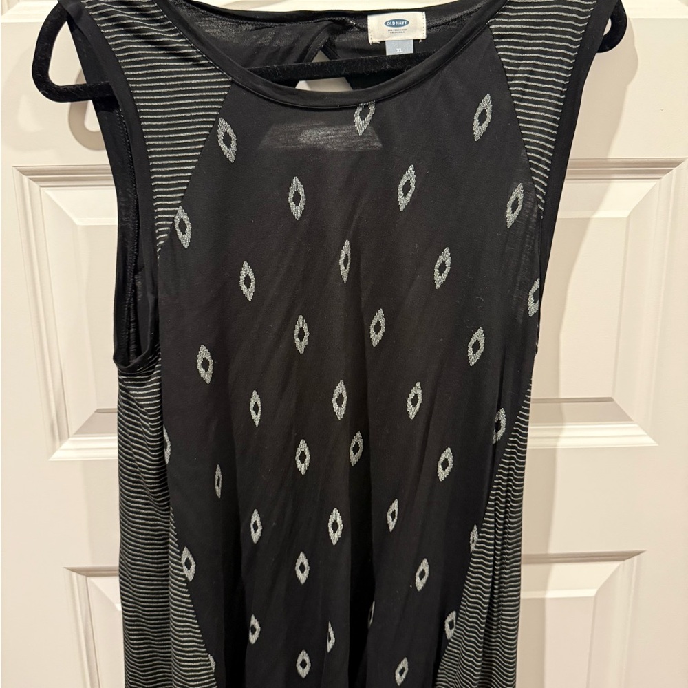 Old Navy Black Top with White Pattern